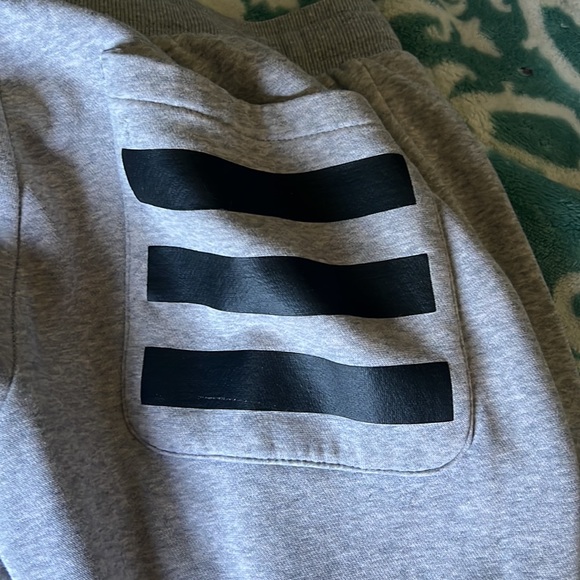 Men’s medium adidas jogger pant never worn  ( too small ) - Picture 6 of 8